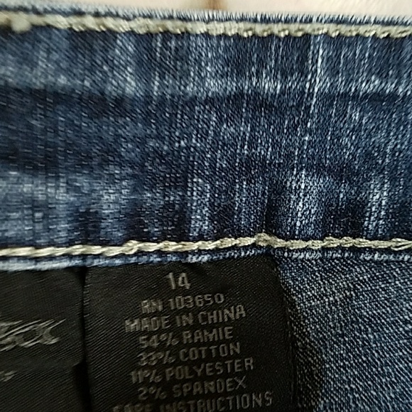 Shorts - Picture 2 of 8